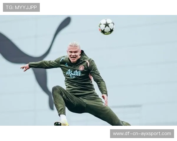 哈兰德抢先一步完成射门